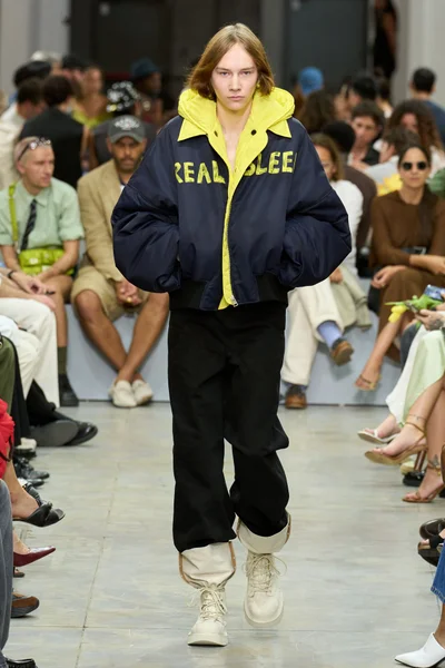 Look 12